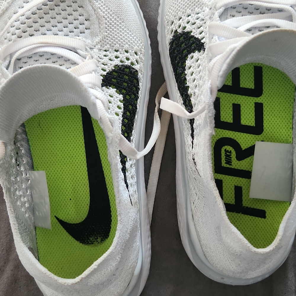 Nike White and Black Knit Sneakers - Picture 5 of 6